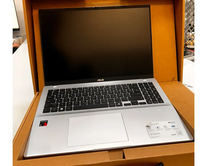 Vivobook 16  X1607QA-MB006W (16 inča WUXGA, Snapdragon X X1 26 100 Processor, 16GB, SSD 512GB, Win11 Home) laptop outlet